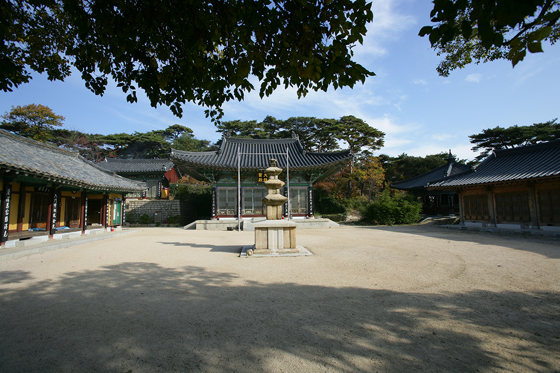 Dongchuksa Temple