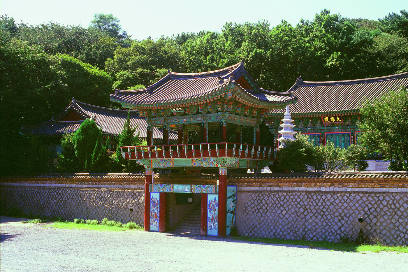 월봉사 전경